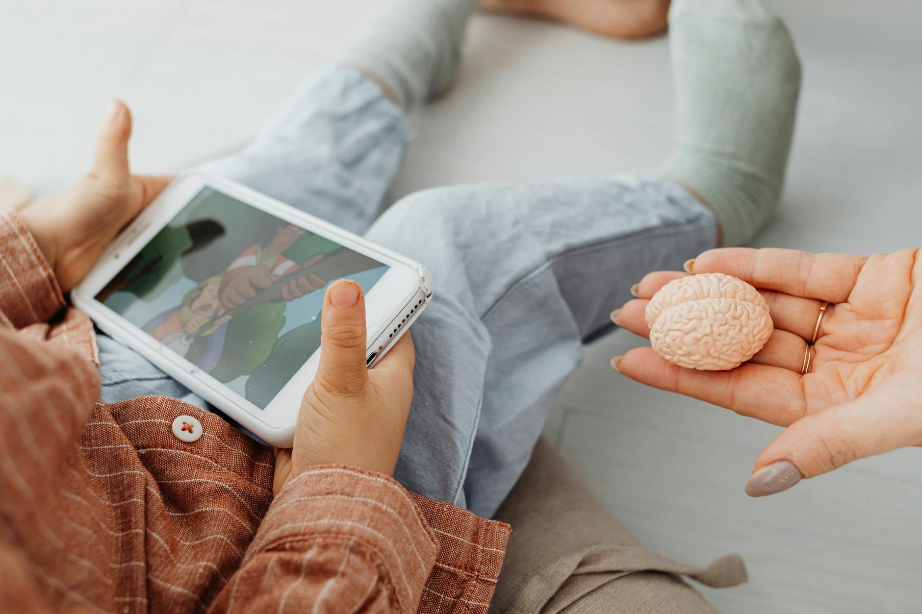 screen time causing behavior problems — photo by Kaboompics on Pexels