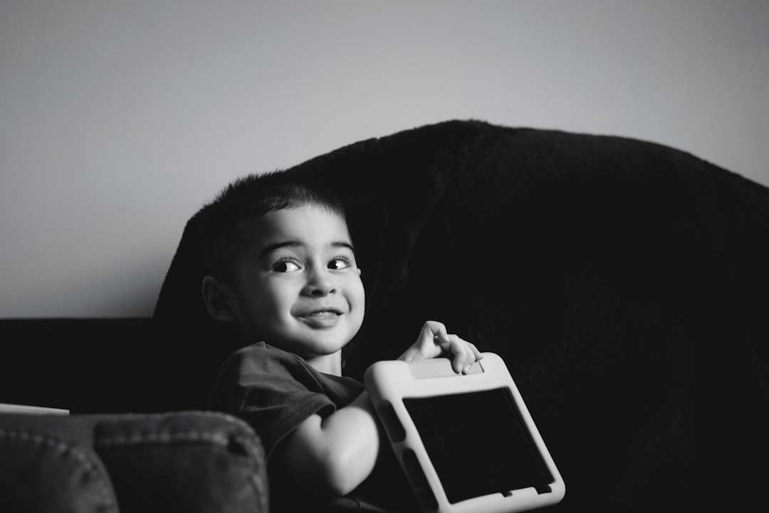 screen time causing behavior problems — photo by Ryan Collins on Unsplash